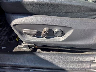 2019 Toyota Camry Hybrid SE