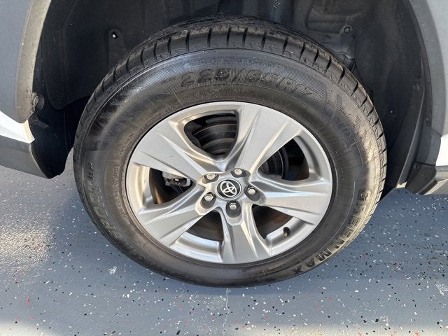 2022 Toyota RAV4 Hybrid XLE