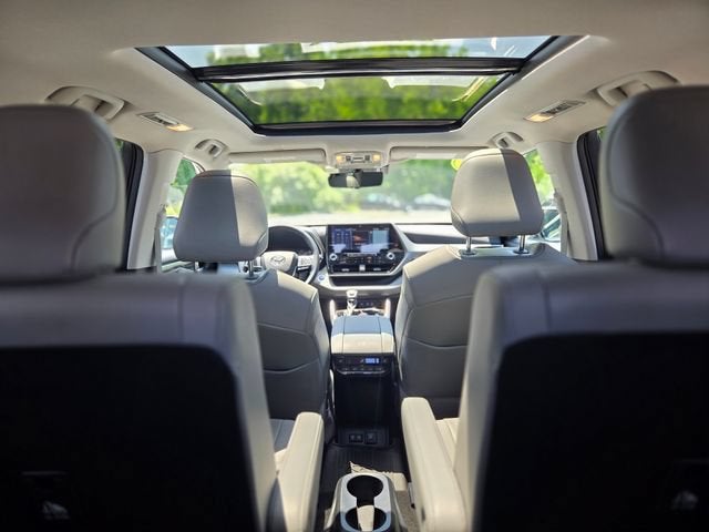 2021 Toyota Highlander Hybrid Platinum