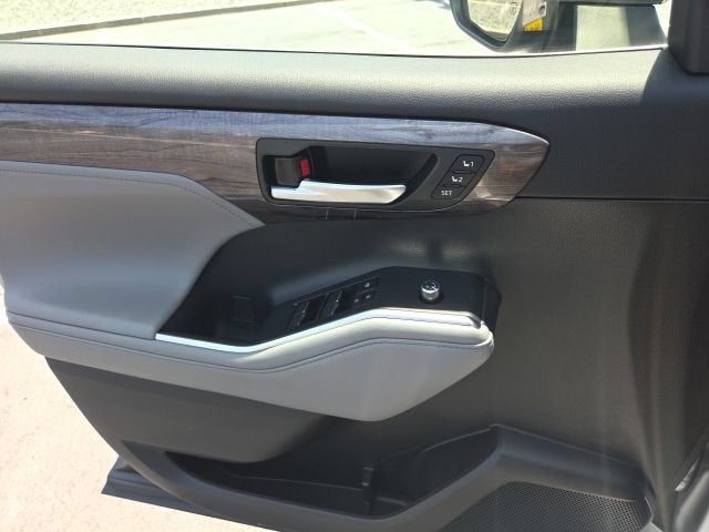 2021 Toyota Highlander Hybrid Platinum