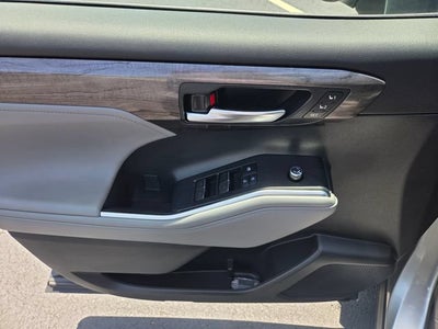 2021 Toyota Highlander Hybrid Platinum