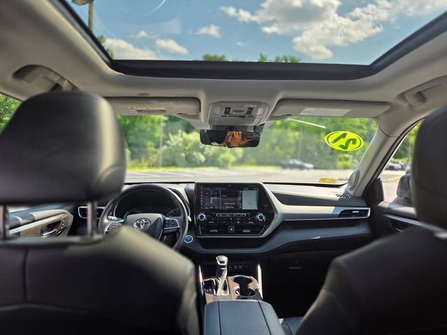 2021 Toyota Highlander Hybrid Platinum