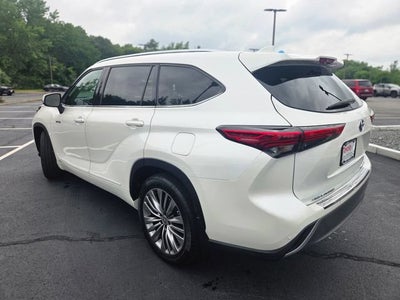 2021 Toyota Highlander Hybrid Platinum
