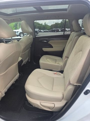 2021 Toyota Highlander Hybrid Platinum
