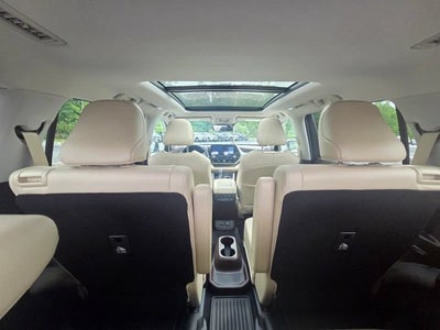 2021 Toyota Highlander Hybrid Platinum