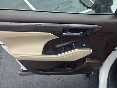 2021 Toyota Highlander Hybrid Platinum