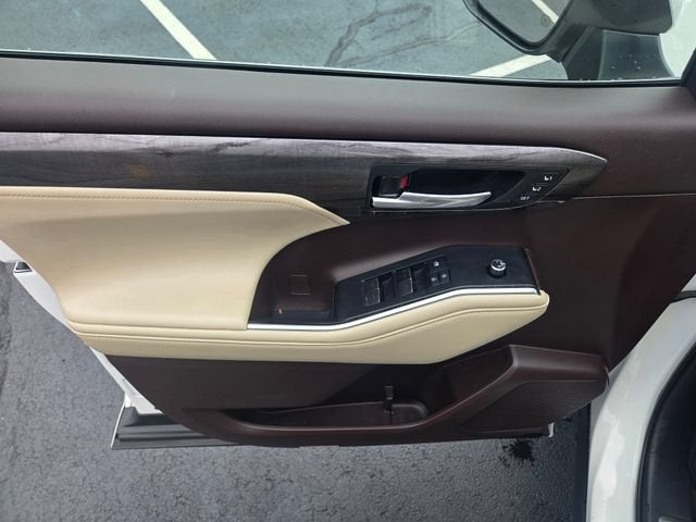 2021 Toyota Highlander Hybrid Platinum