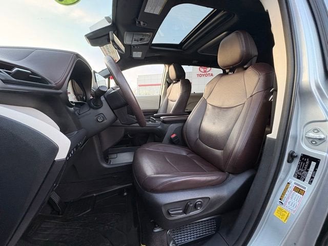 2023 Toyota Sienna Platinum