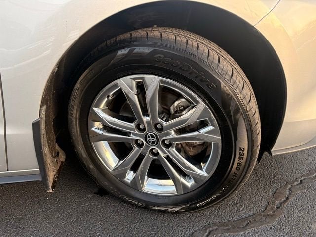 2023 Toyota Sienna Platinum