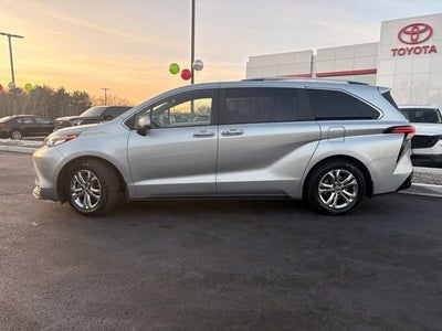 2023 Toyota Sienna Platinum
