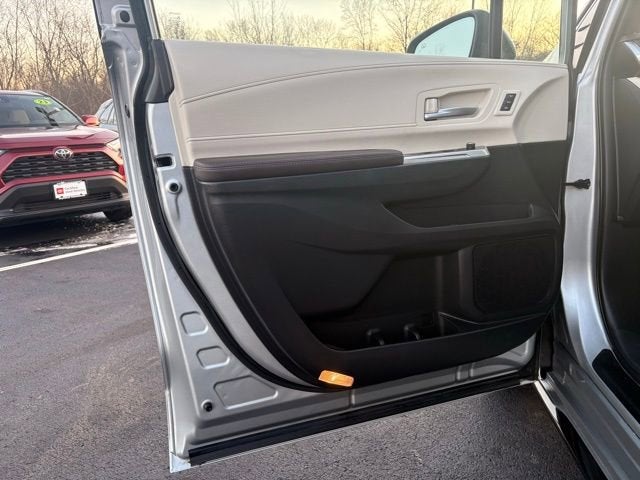 2023 Toyota Sienna Platinum