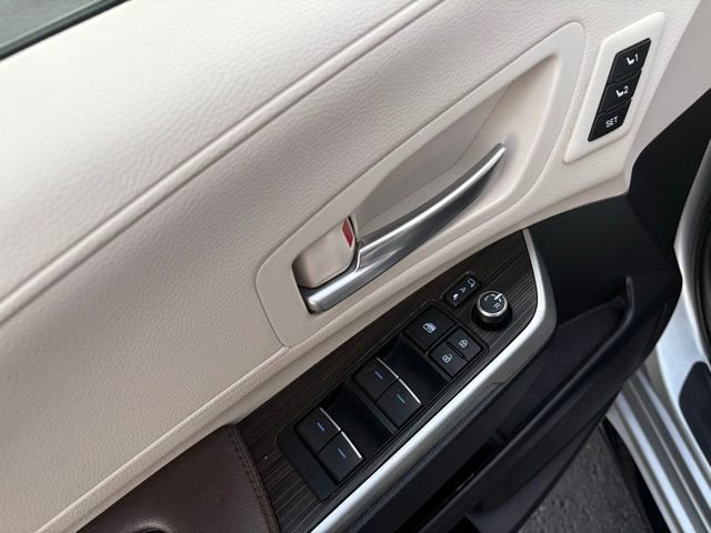 2023 Toyota Sienna Platinum