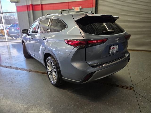 2022 Toyota Highlander Platinum