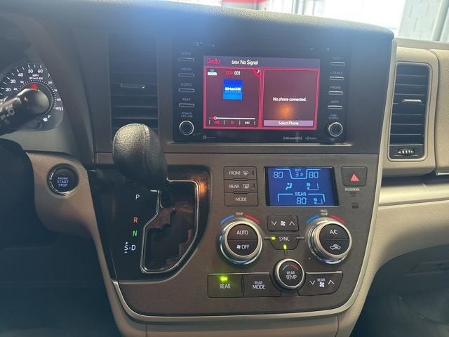 2020 Toyota Sienna LE