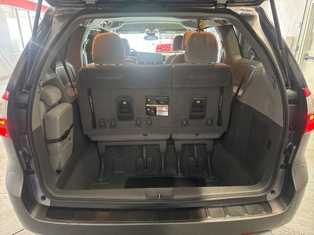 2020 Toyota Sienna LE