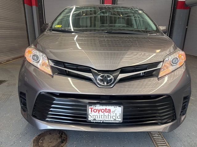 2020 Toyota Sienna LE