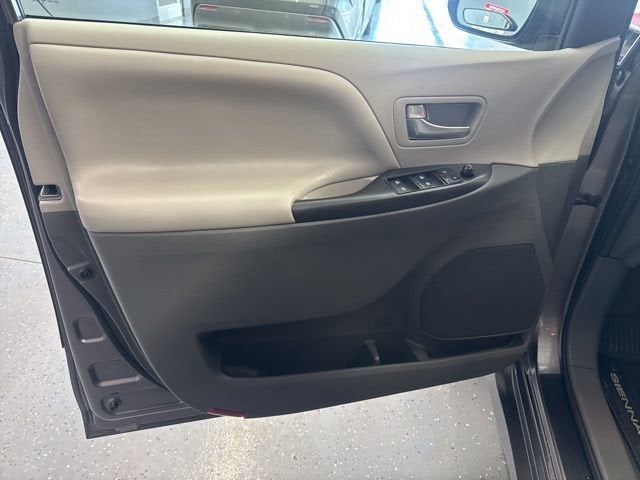 2020 Toyota Sienna LE