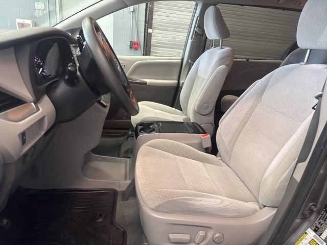 2020 Toyota Sienna LE