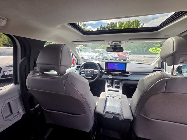 2025 Toyota Sienna XLE
