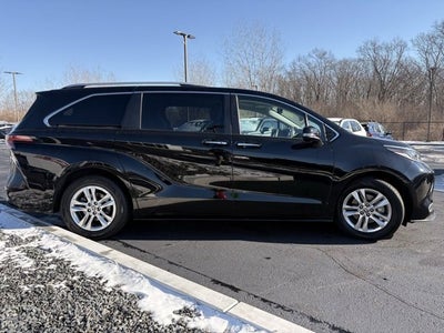 2022 Toyota Sienna Limited