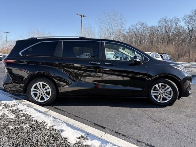 2022 Toyota Sienna Limited