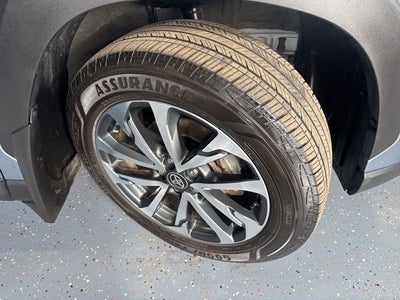 2024 Toyota Corolla Cross XLE