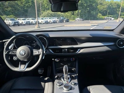2025 Alfa Romeo Stelvio Base