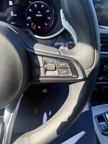 2025 Alfa Romeo Stelvio Base